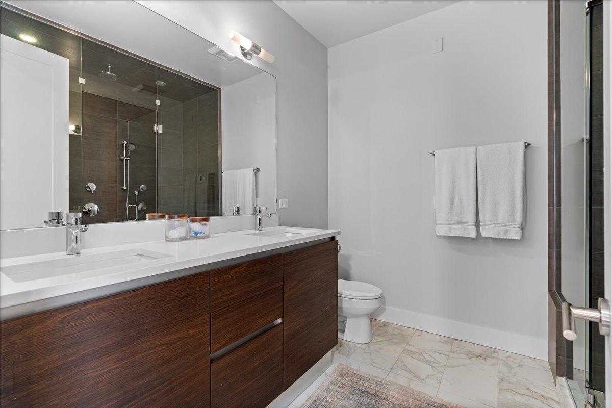 935 N Hermitage Avenue Unit: 2