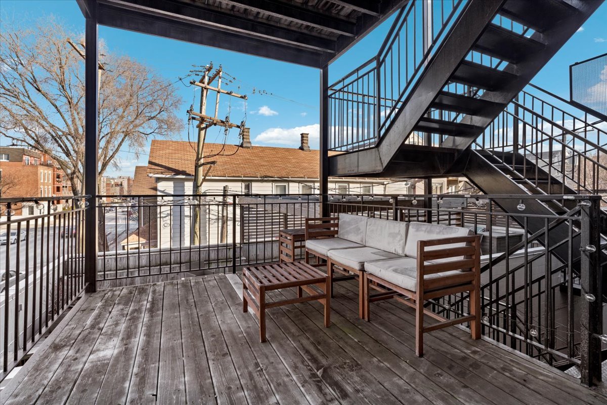 935 N Hermitage Avenue Unit: 2