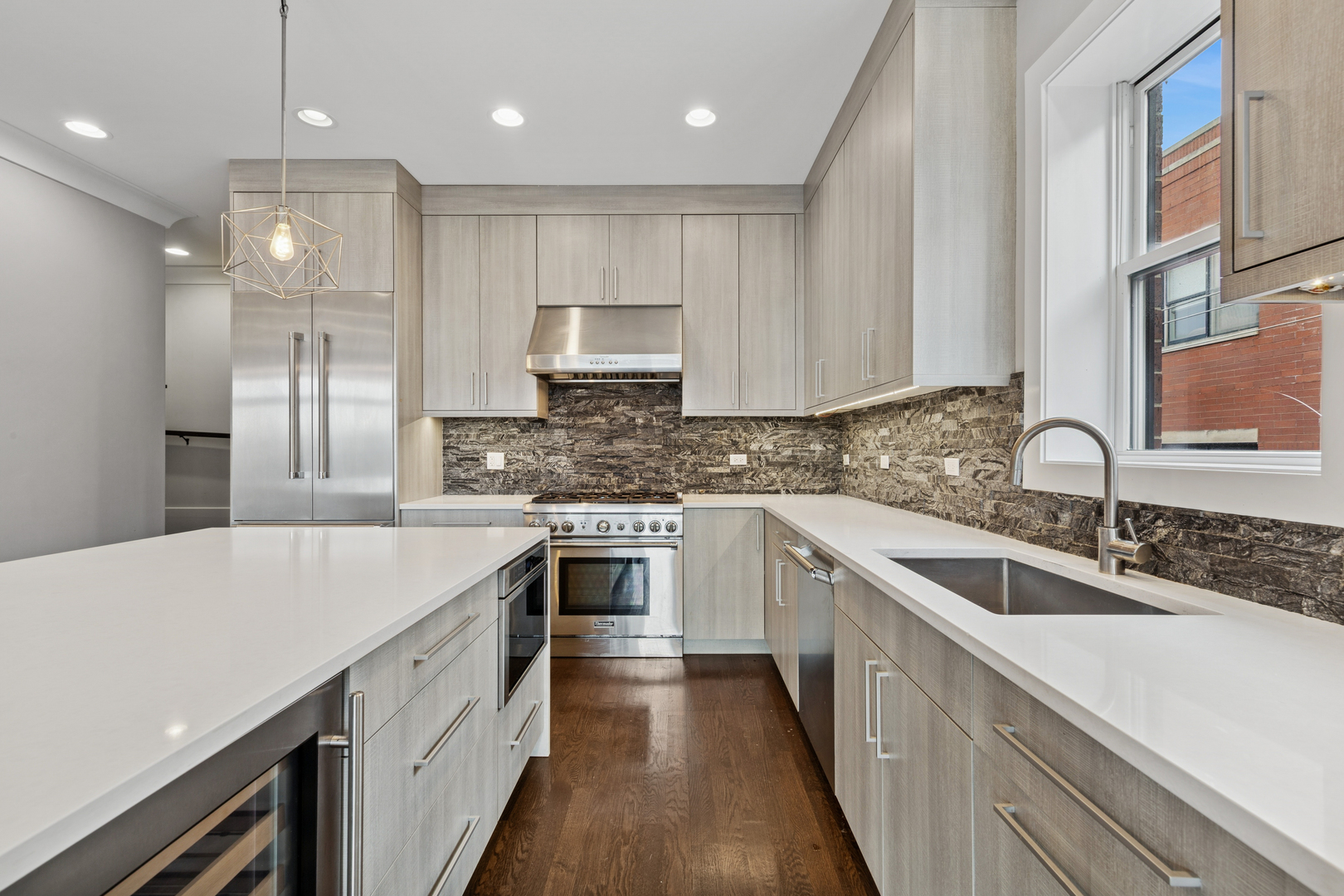 2018 W LeMoyne Street Unit: 3E