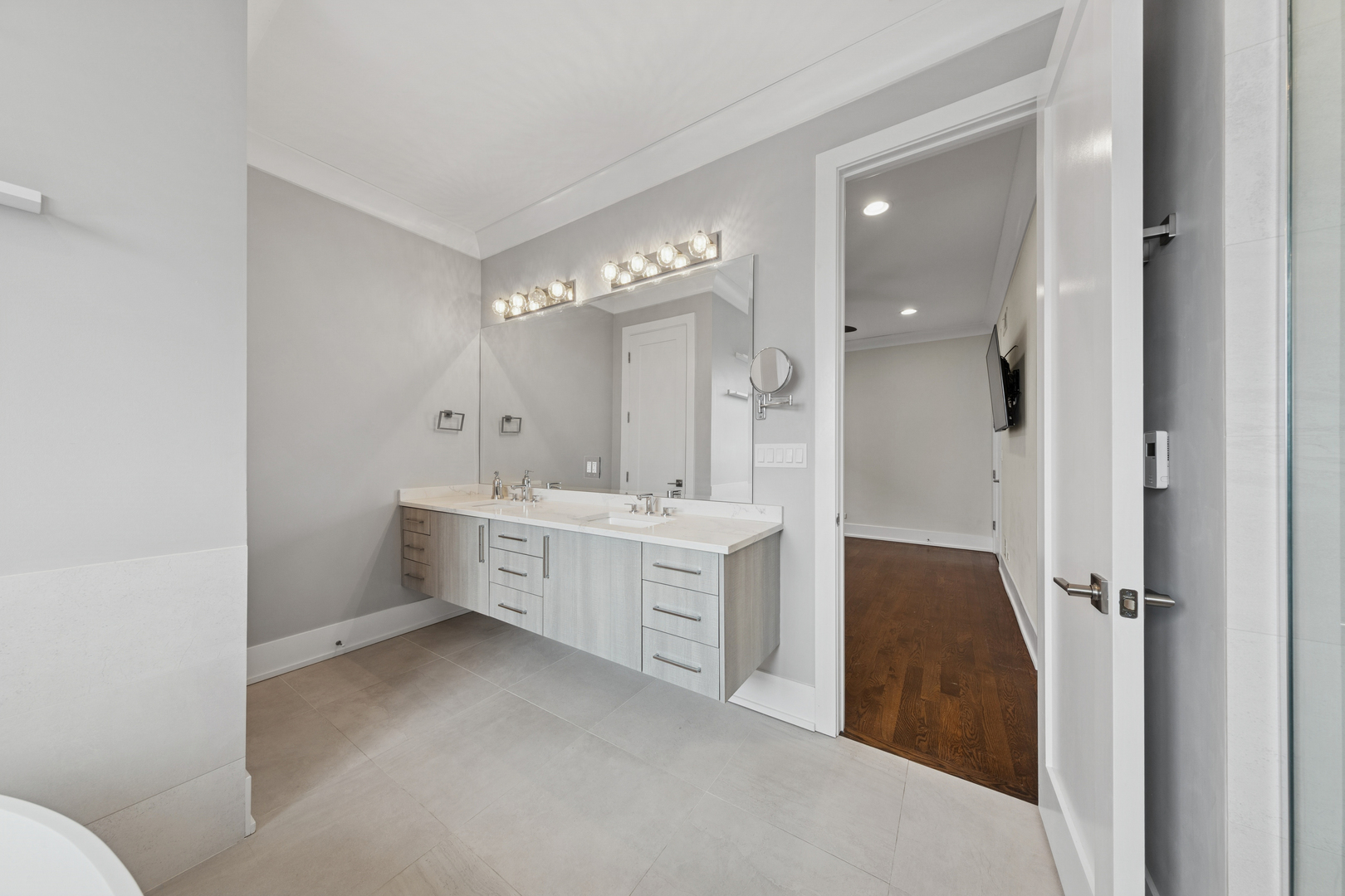 2018 W LeMoyne Street Unit: 3E