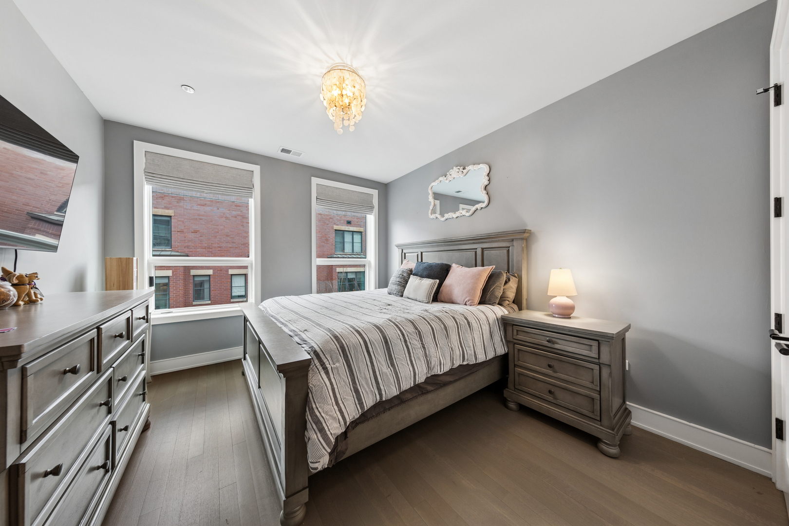 2643 N HERMITAGE Avenue Unit: 202