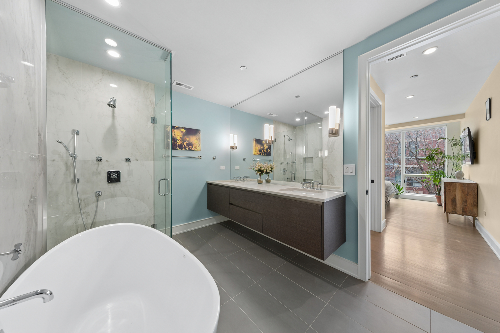 2643 N HERMITAGE Avenue Unit: 202