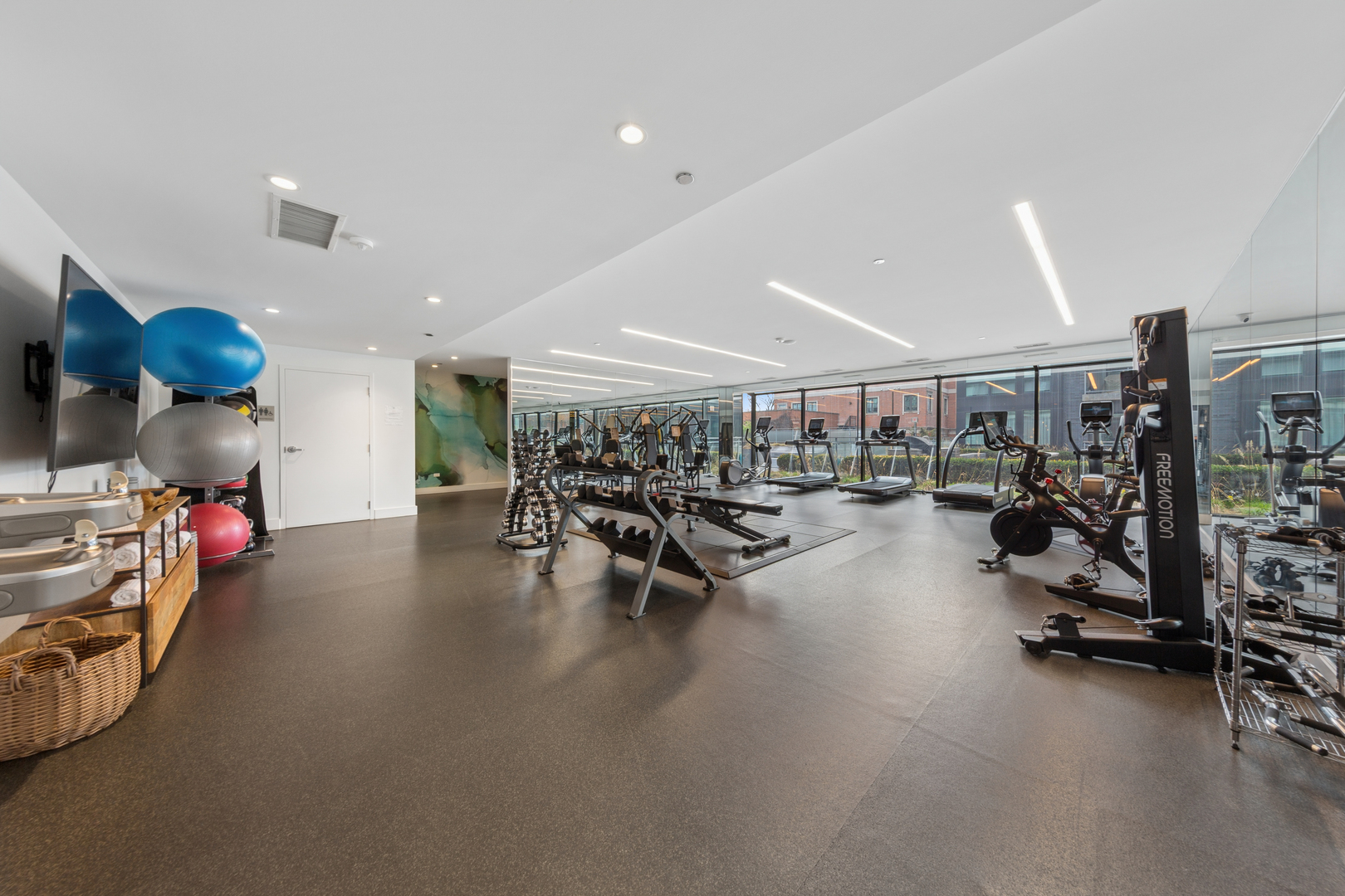 2643 N HERMITAGE Avenue Unit: 202