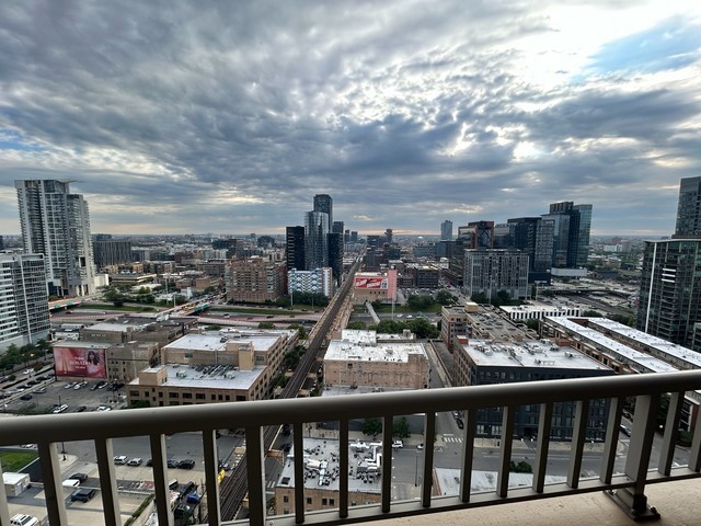 200 N Jefferson Street Unit: 2302