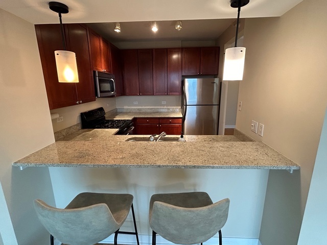 200 N Jefferson Street Unit: 2302