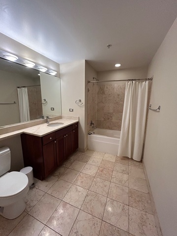 200 N Jefferson Street Unit: 2302