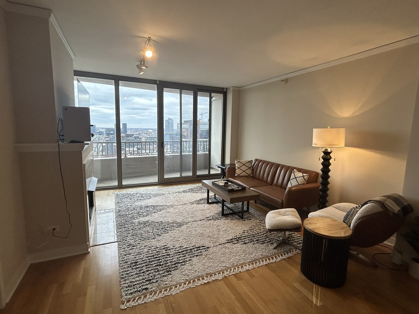 200 N Jefferson Street Unit: 2302