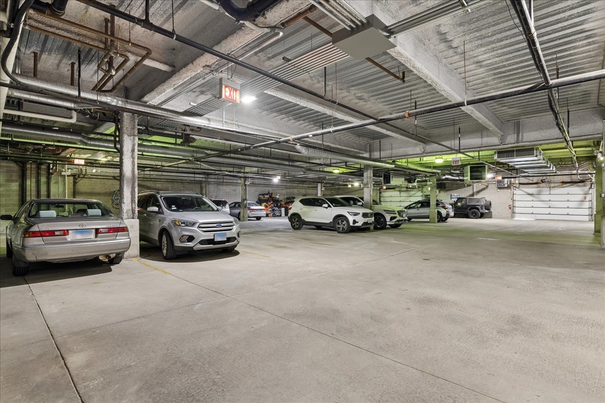 4420 N Clark Street Unit: 207