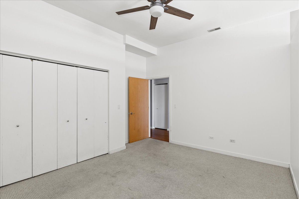4420 N Clark Street Unit: 207