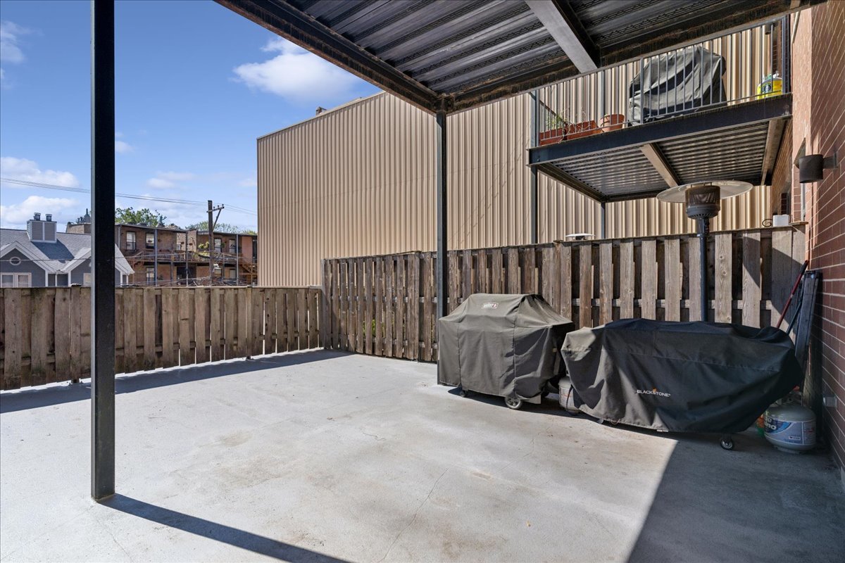 4420 N Clark Street Unit: 207