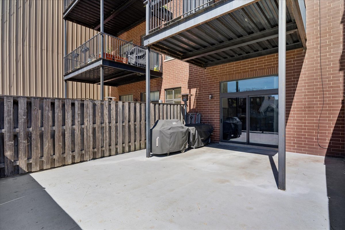 4420 N Clark Street Unit: 207