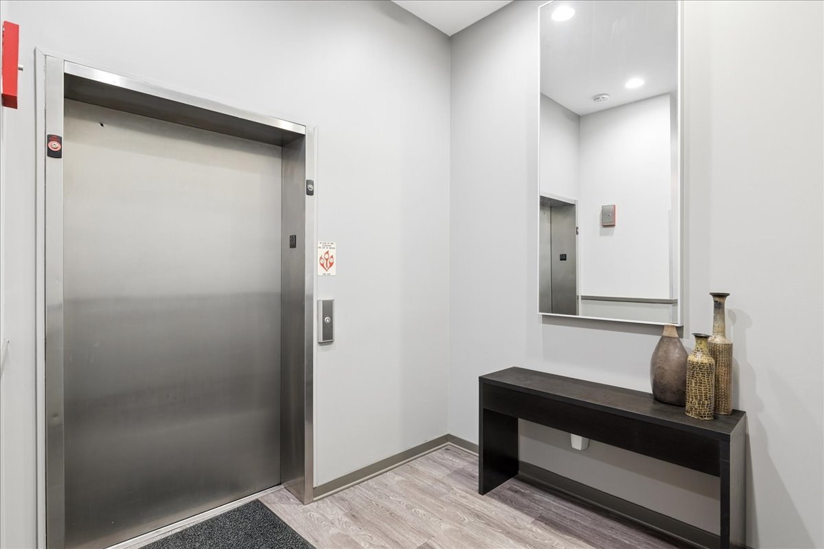 4420 N Clark Street Unit: 207