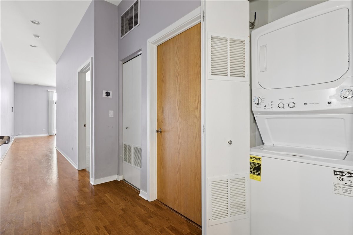4420 N Clark Street Unit: 207