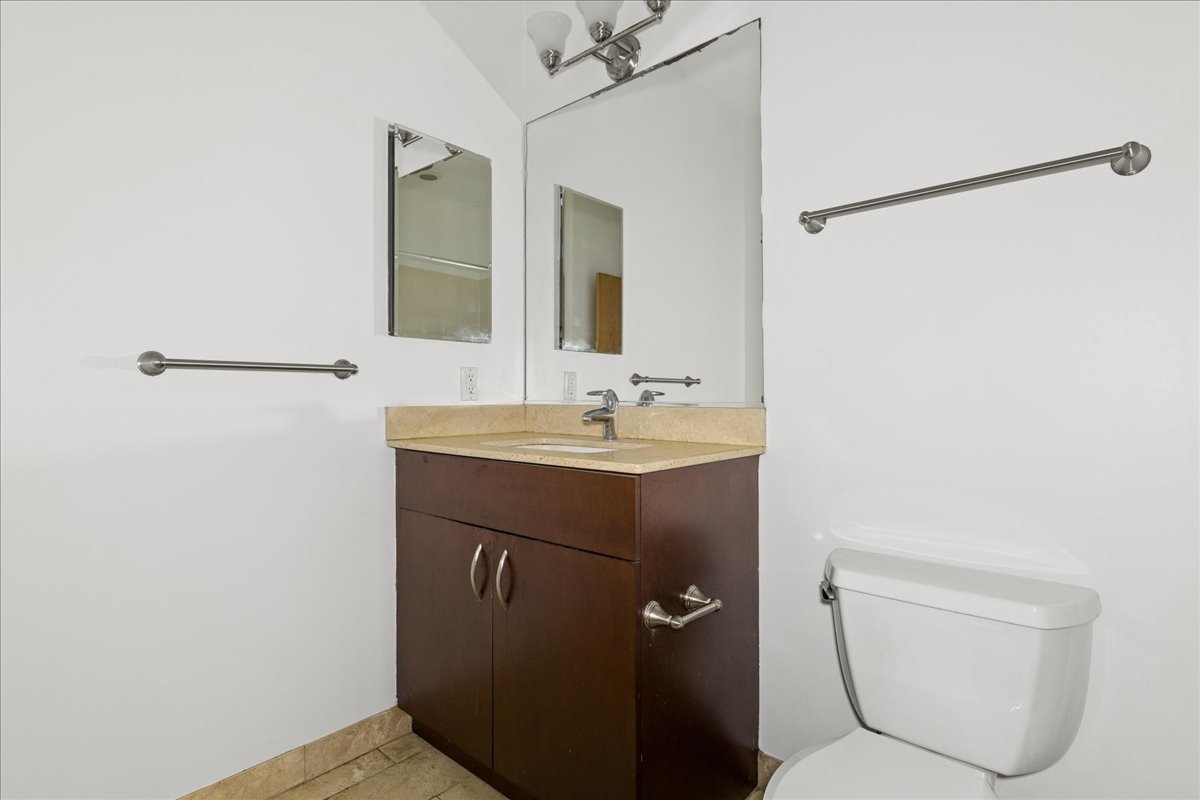 4420 N Clark Street Unit: 207
