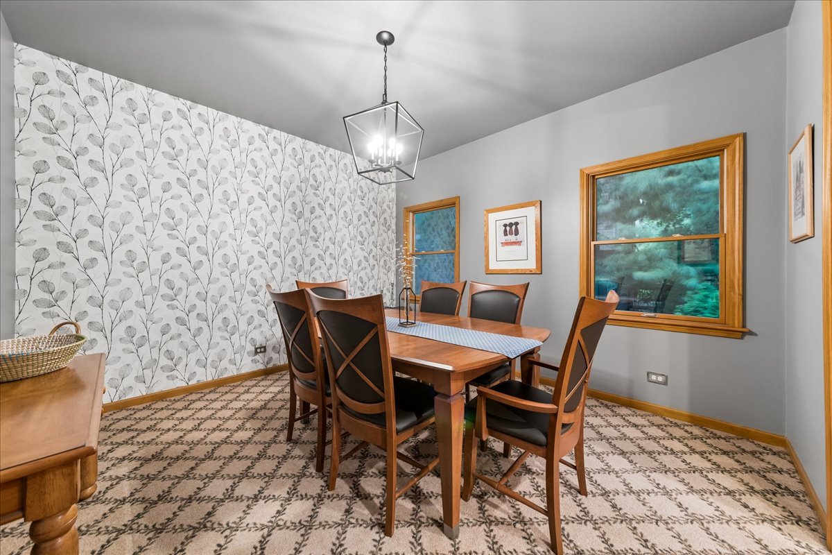 2S590 Seraph Holmes Court