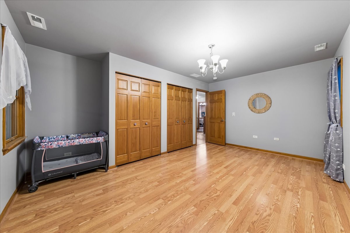 2S590 Seraph Holmes Court