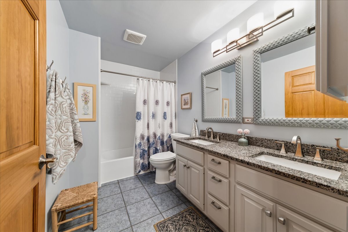 2S590 Seraph Holmes Court