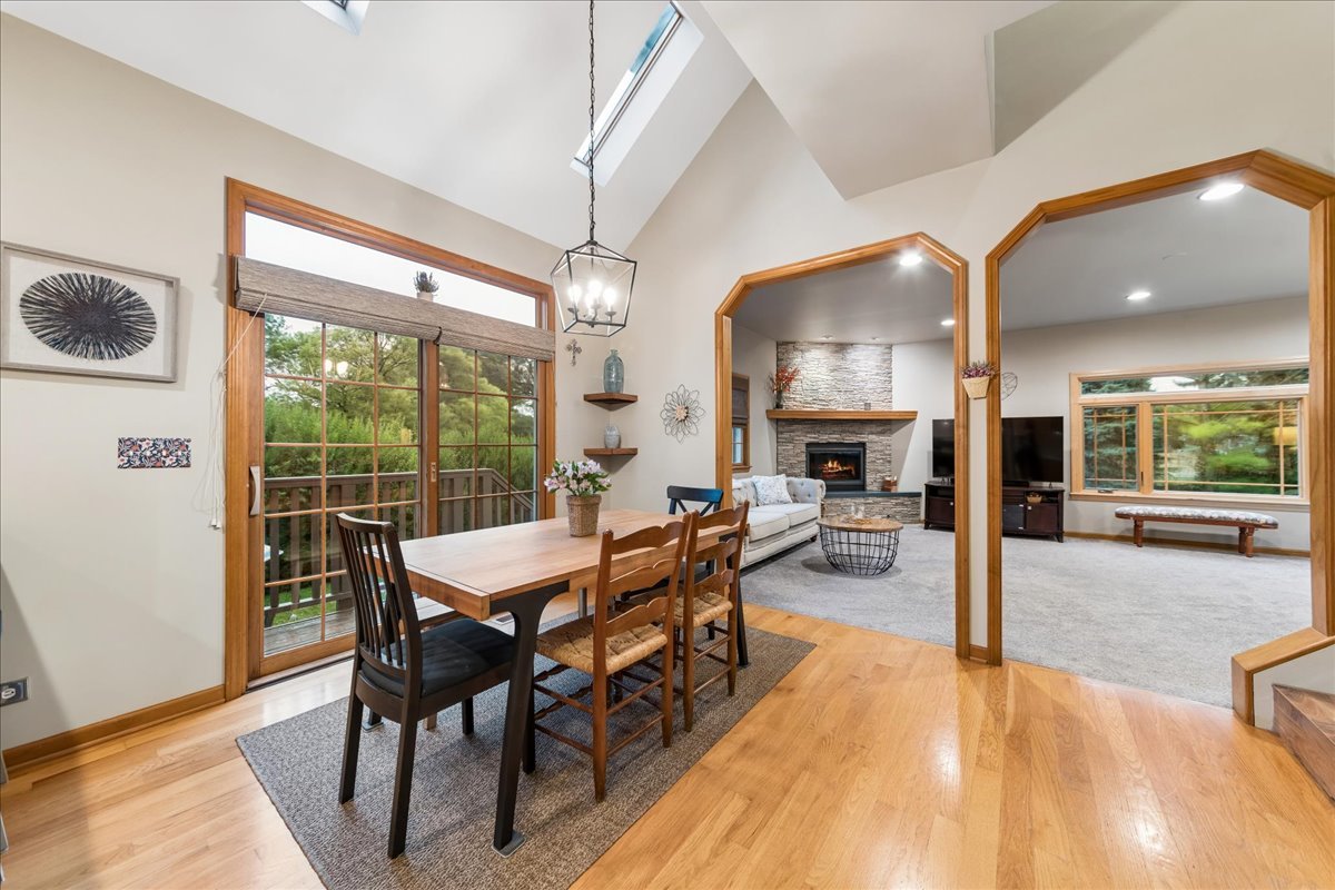 2S590 Seraph Holmes Court