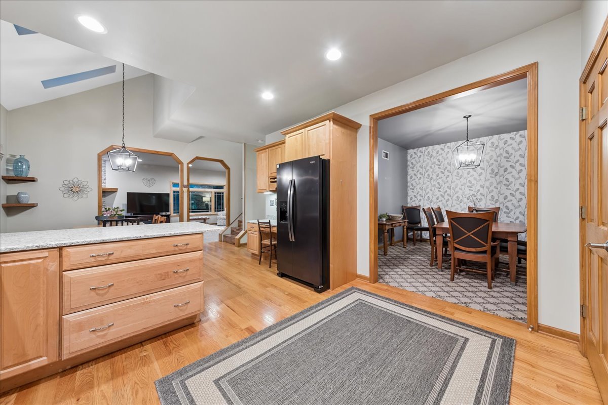 2S590 Seraph Holmes Court