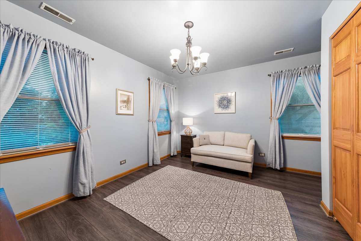 2S590 Seraph Holmes Court