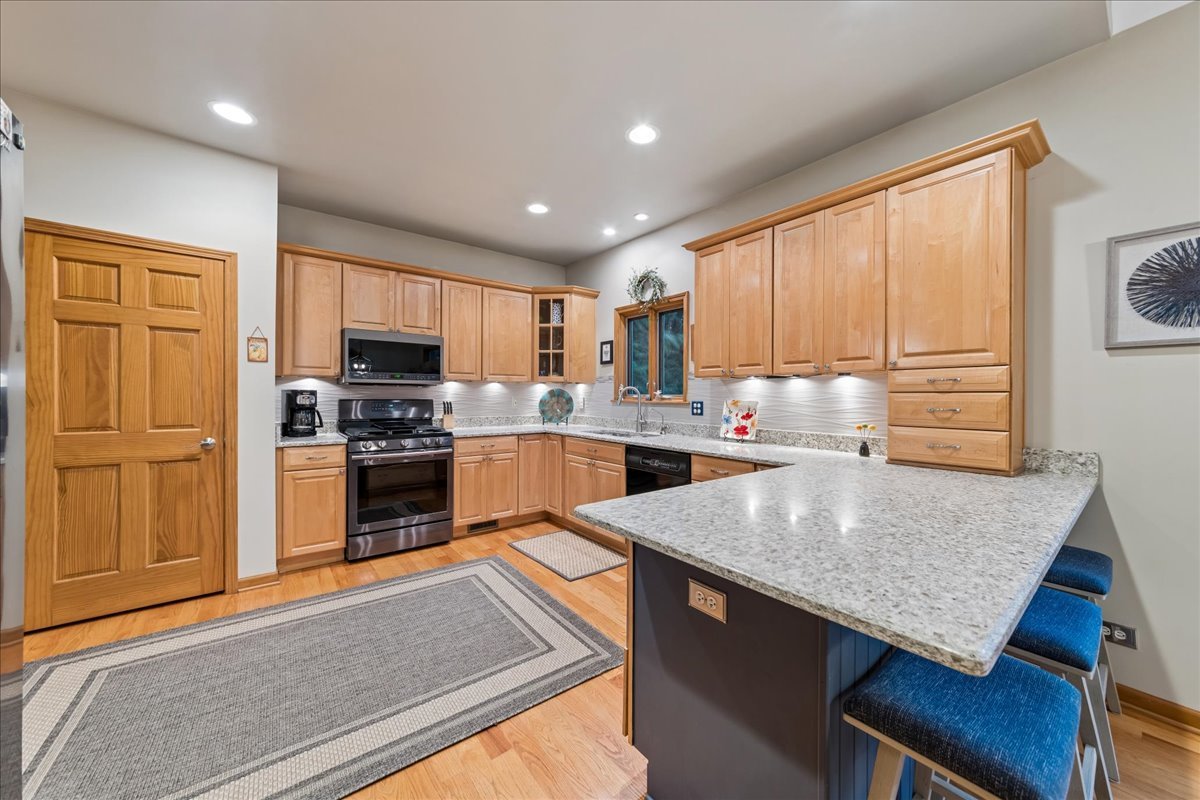 2S590 Seraph Holmes Court