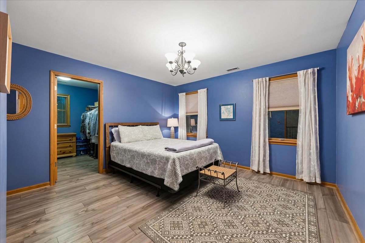 2S590 Seraph Holmes Court