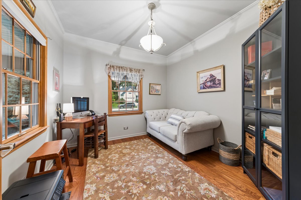 2S590 Seraph Holmes Court