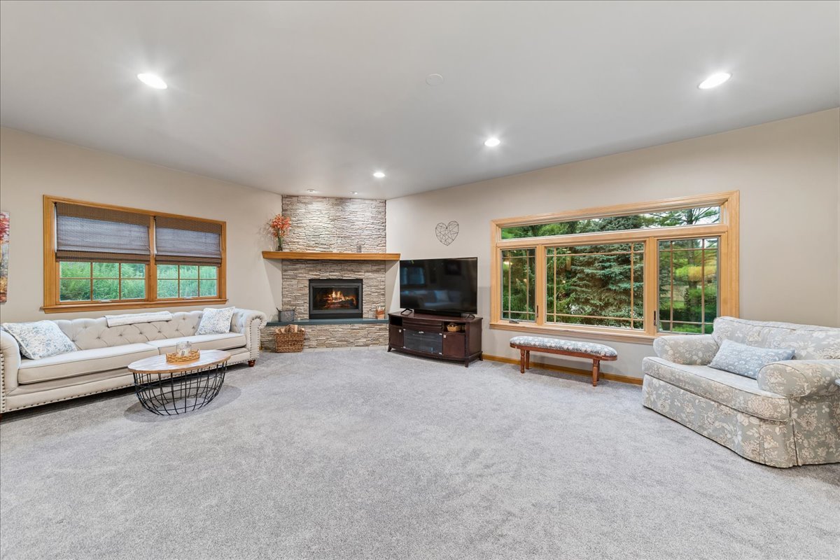 2S590 Seraph Holmes Court