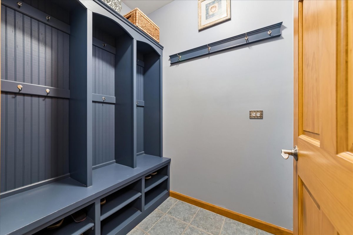 2S590 Seraph Holmes Court