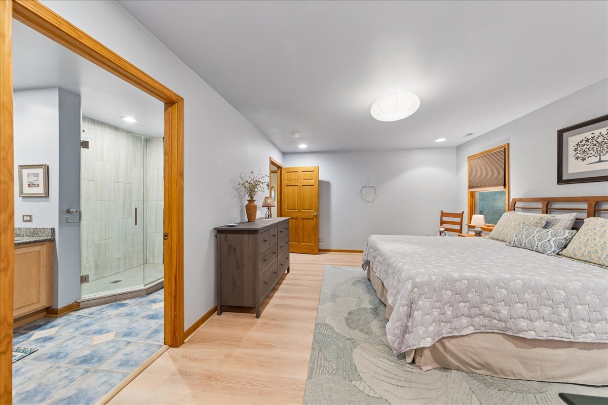 2S590 Seraph Holmes Court