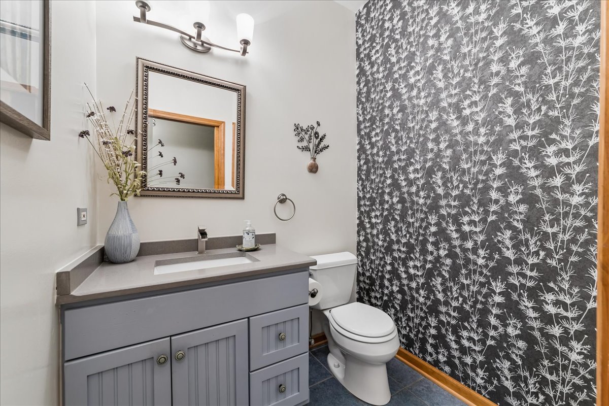 2S590 Seraph Holmes Court