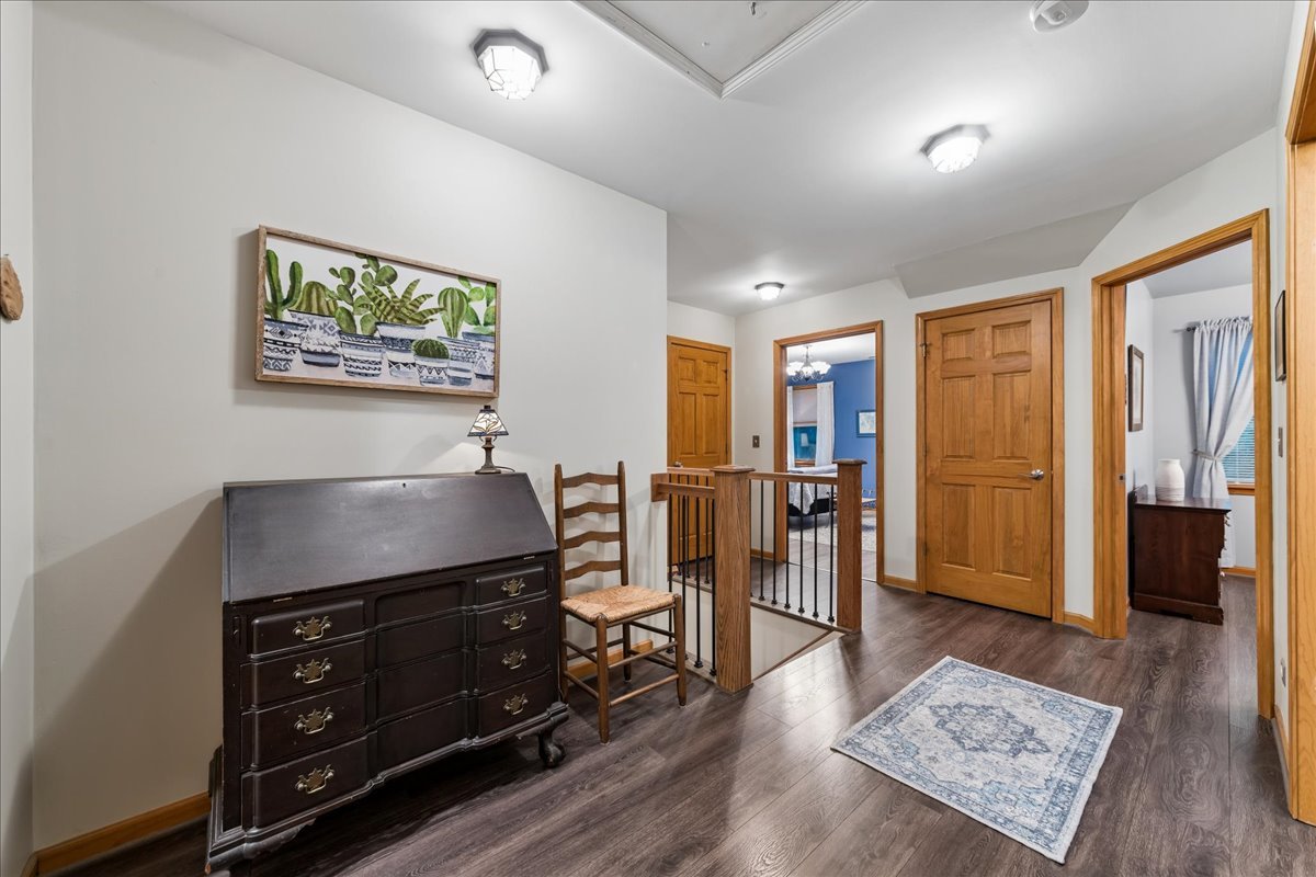 2S590 Seraph Holmes Court