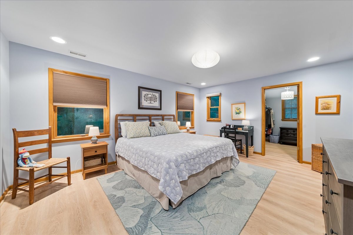 2S590 Seraph Holmes Court