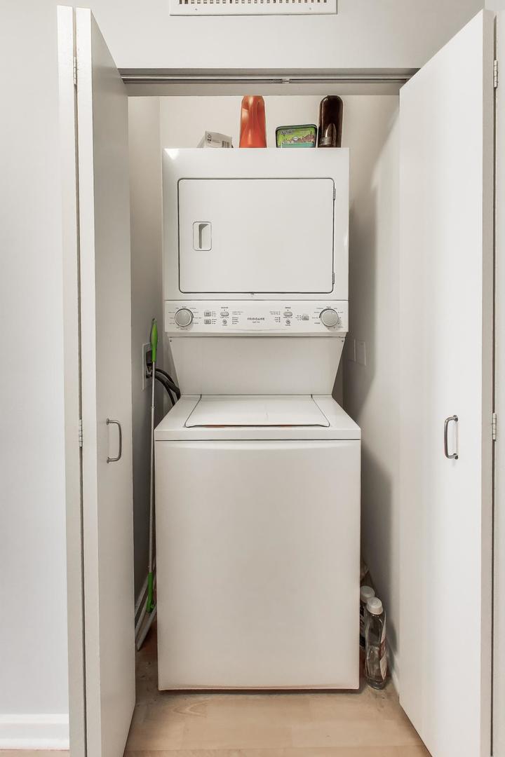 659 W Randolph Street Unit: 1711