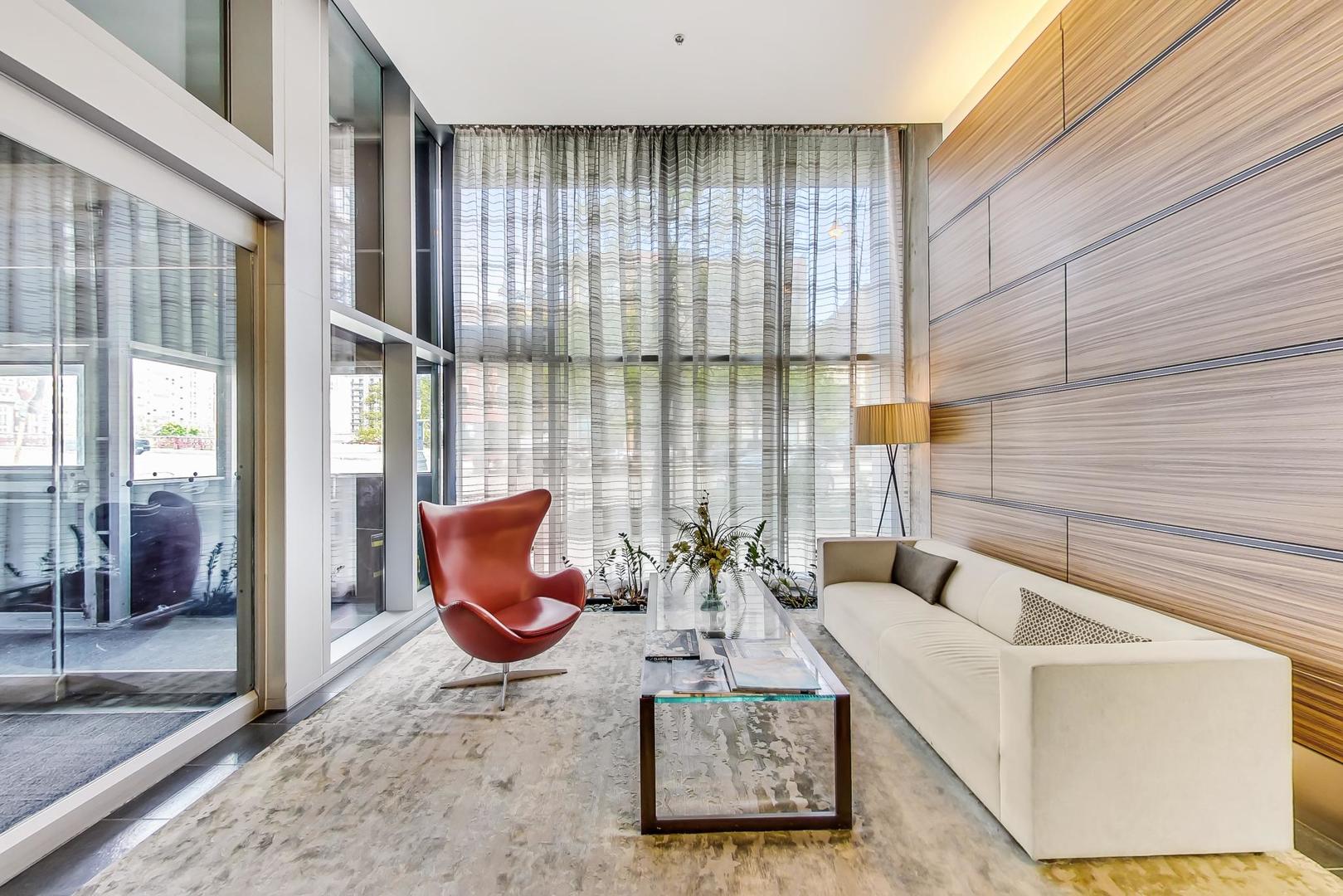 659 W Randolph Street Unit: 1711