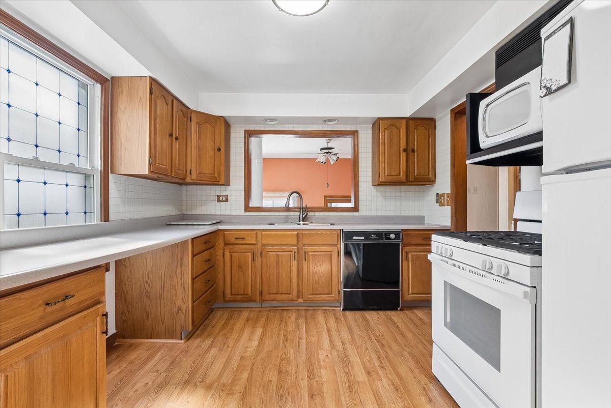 9342 S 81st Court
