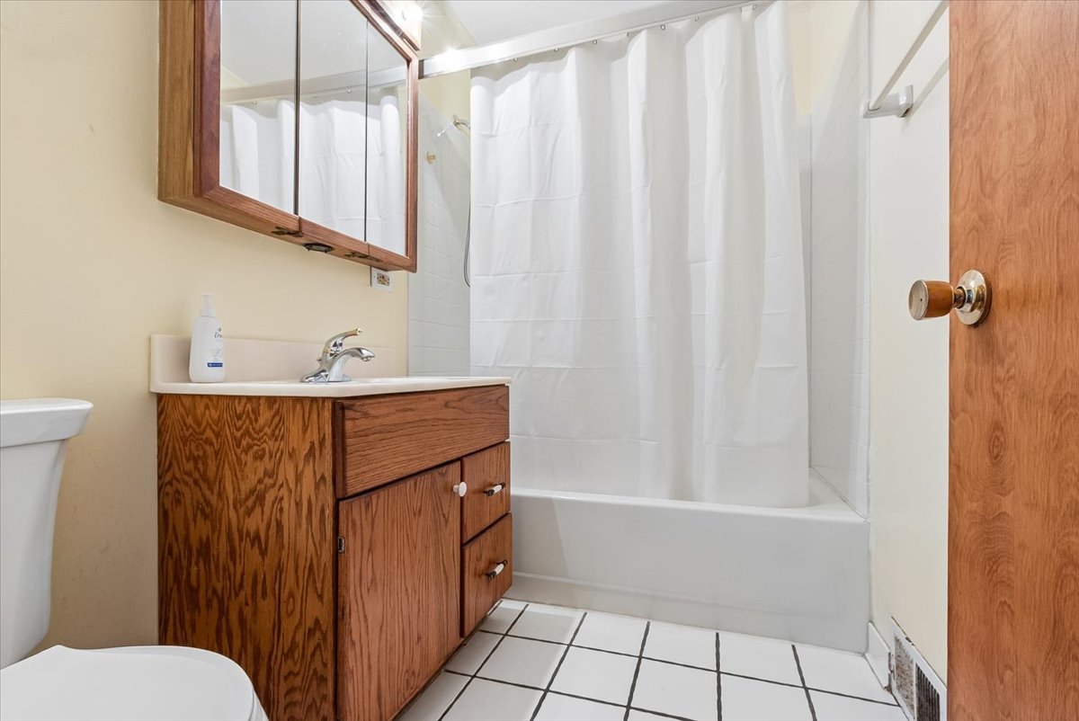 9342 S 81st Court