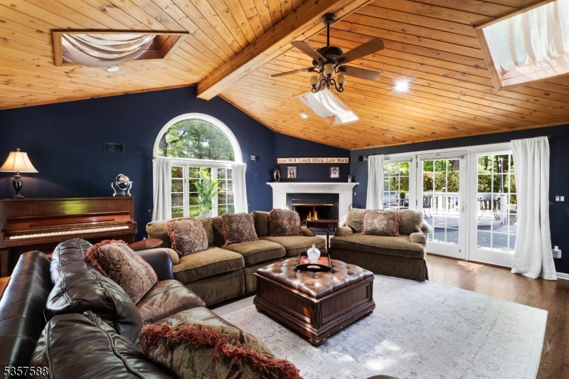 209 Lake Rd
