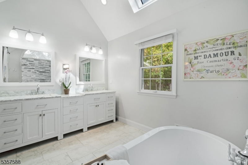 209 Lake Rd