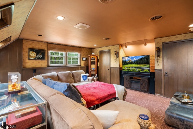 209 Lake Rd