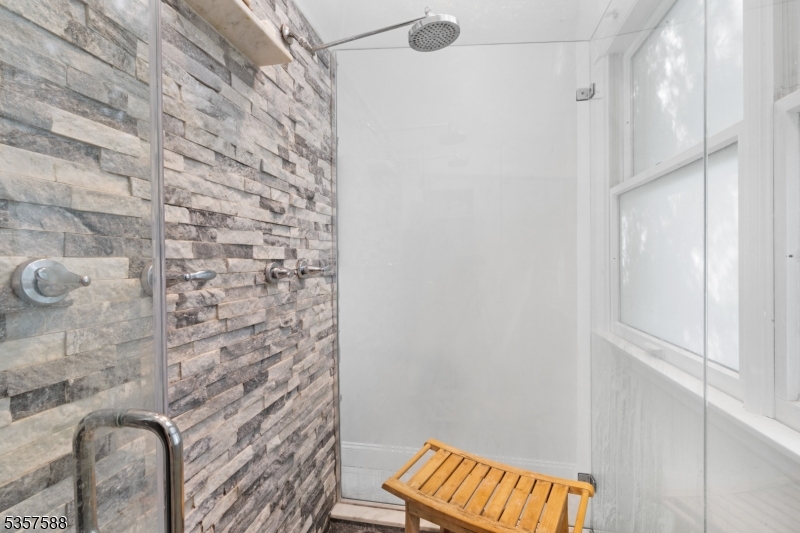 209 Lake Rd