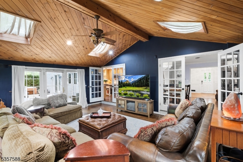 209 Lake Rd