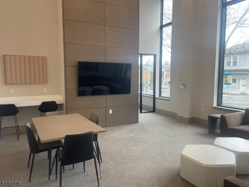 42 Spring St 203