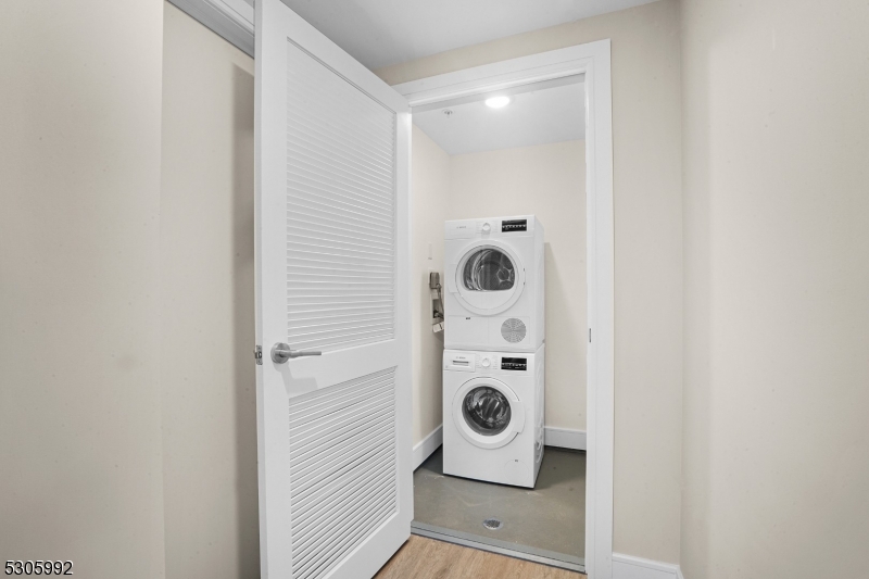 42 Spring St 203