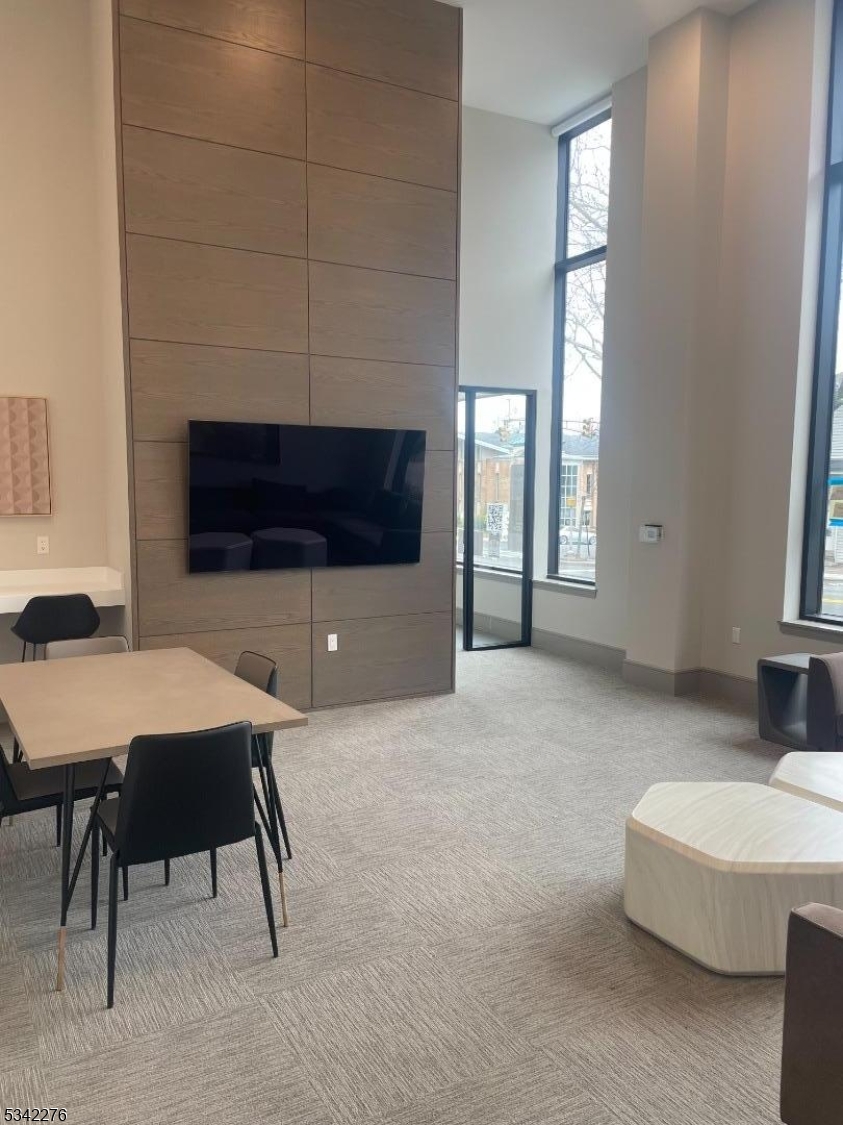 42 Spring St 203