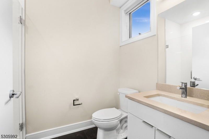 42 Spring St 203