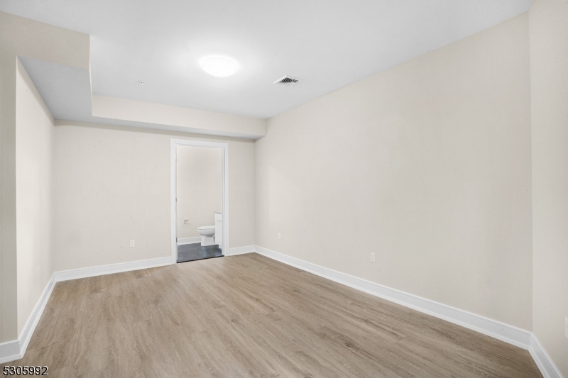 42 Spring St 203