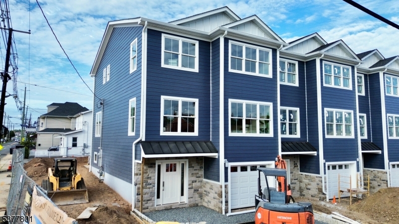 184 Canterbury Ave
