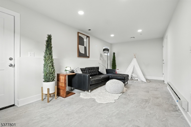 184 Canterbury Ave