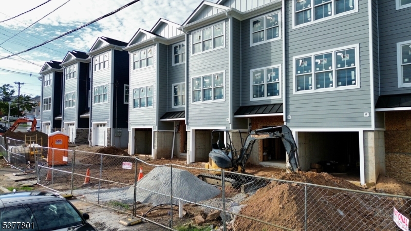 184 Canterbury Ave